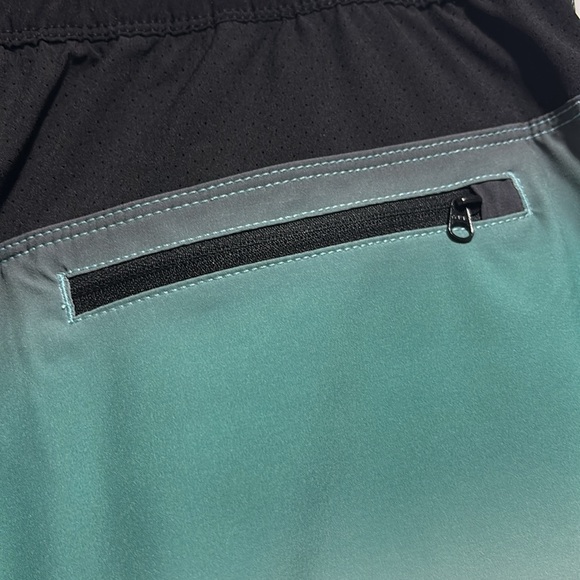 Speedo Tech Volley UPF 50+ lined,water repel,stretch, 2 hip,1 zipper back pocket - Picture 6 of 12